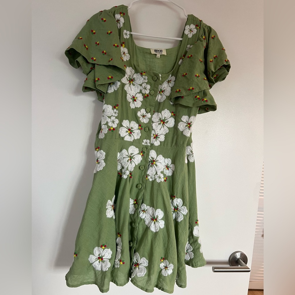 Green Ruffled Mini Sundress with Scoop Neck and Embroidered Hibiscus Flowers